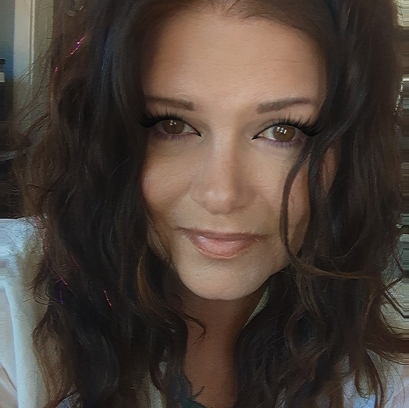 Meet your Posher, Christina - Picture 1 of 1